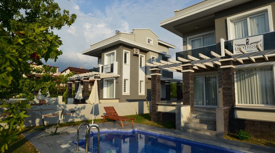 Lighthouse Villa & Apart