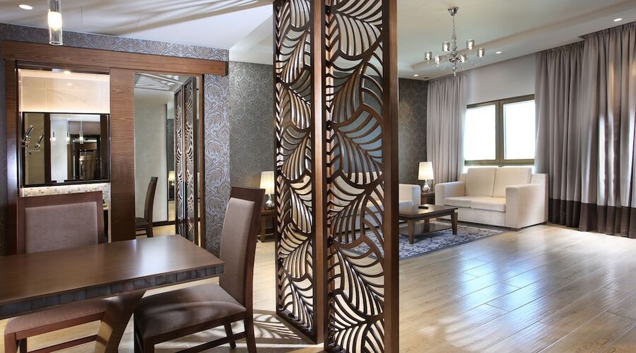 4* Metropolitan Hotel Dubai vb.