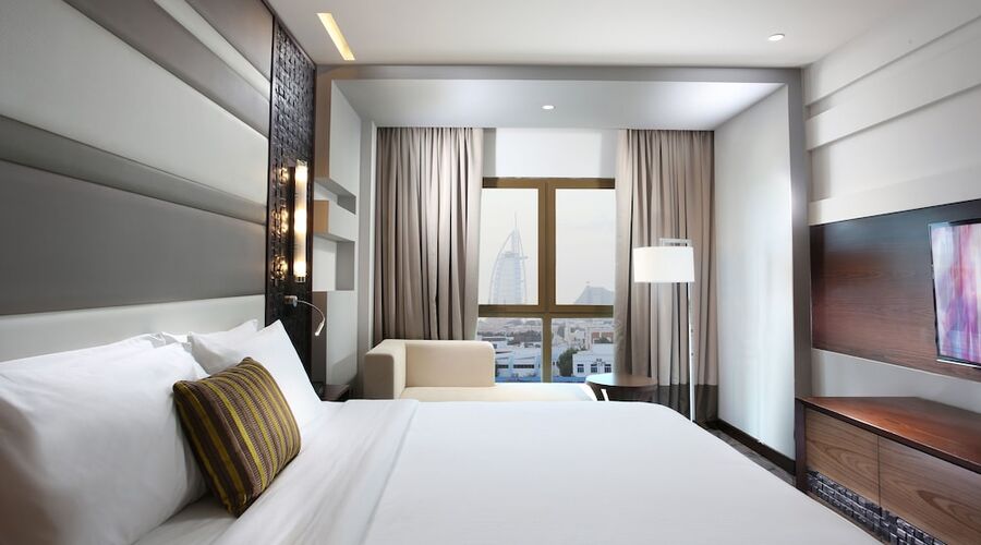4* Metropolitan Hotel Dubai vb.