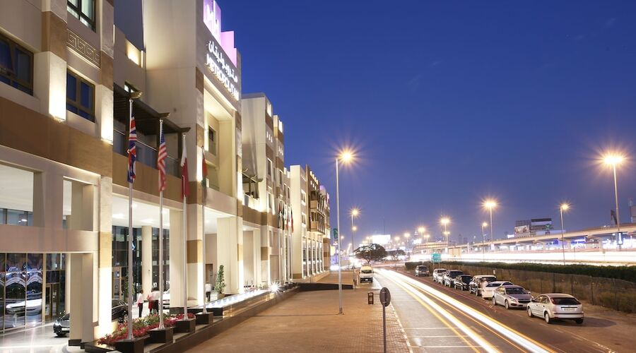 4* Metropolitan Hotel Dubai vb.
