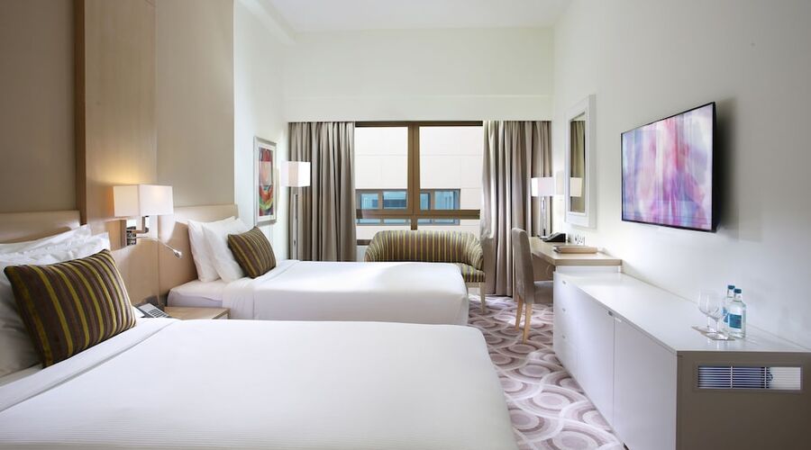 4* Metropolitan Hotel Dubai vb.