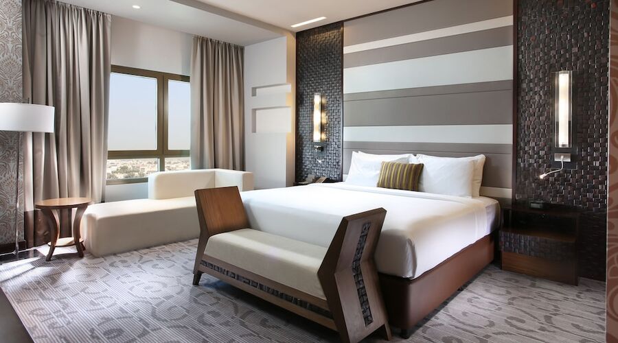 4* Metropolitan Hotel Dubai vb.