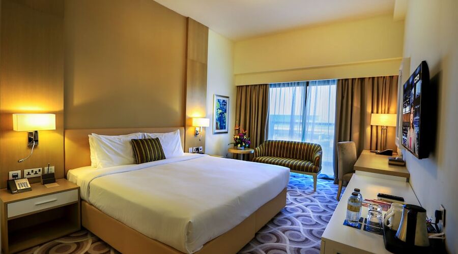 4* Metropolitan Hotel Dubai vb.