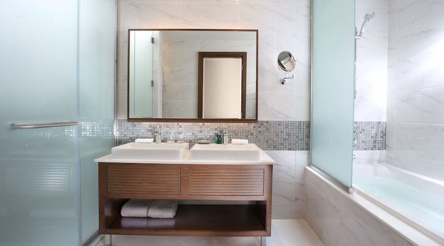 4* Metropolitan Hotel Dubai vb.