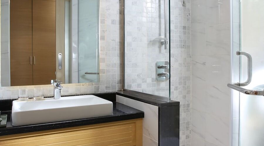 4* Metropolitan Hotel Dubai vb.