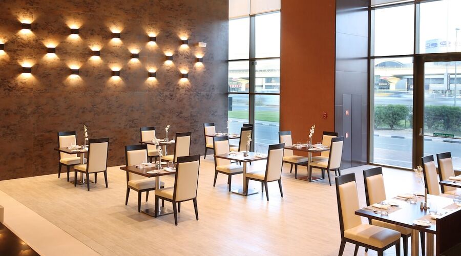 4* Metropolitan Hotel Dubai vb.
