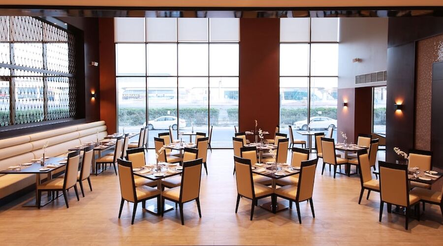 4* Metropolitan Hotel Dubai vb.