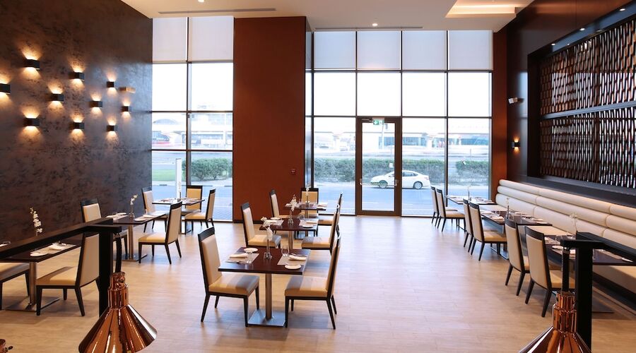 4* Metropolitan Hotel Dubai vb.