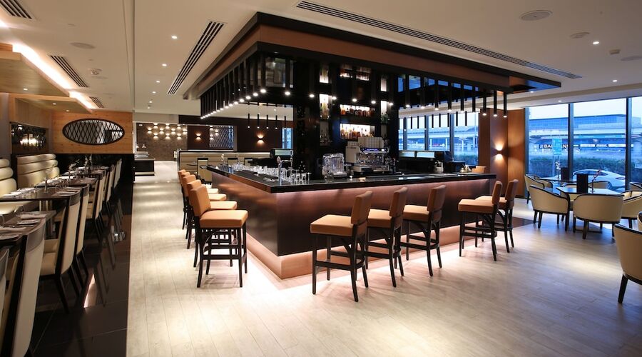 4* Metropolitan Hotel Dubai vb.