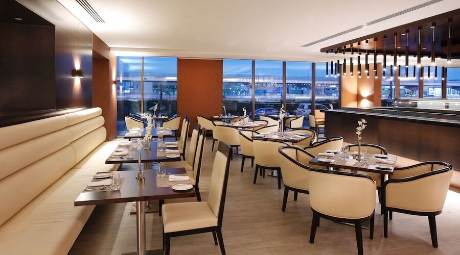 4* Metropolitan Hotel Dubai vb.