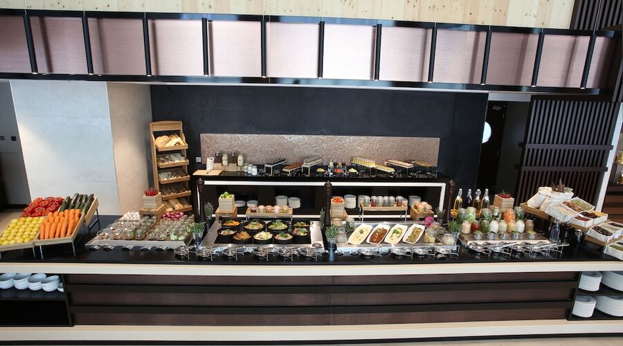 4* Metropolitan Hotel Dubai vb.
