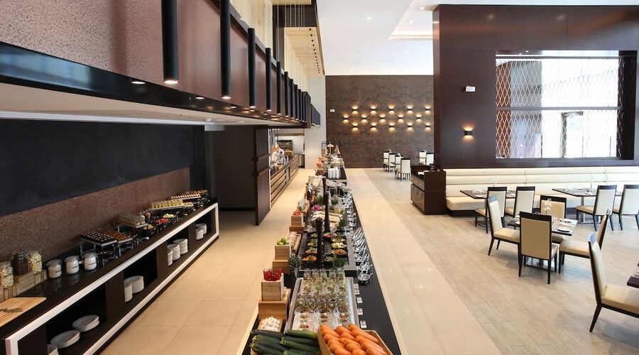 4* Metropolitan Hotel Dubai vb.
