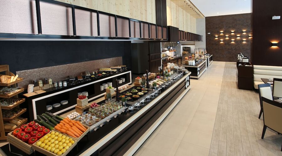 4* Metropolitan Hotel Dubai vb.