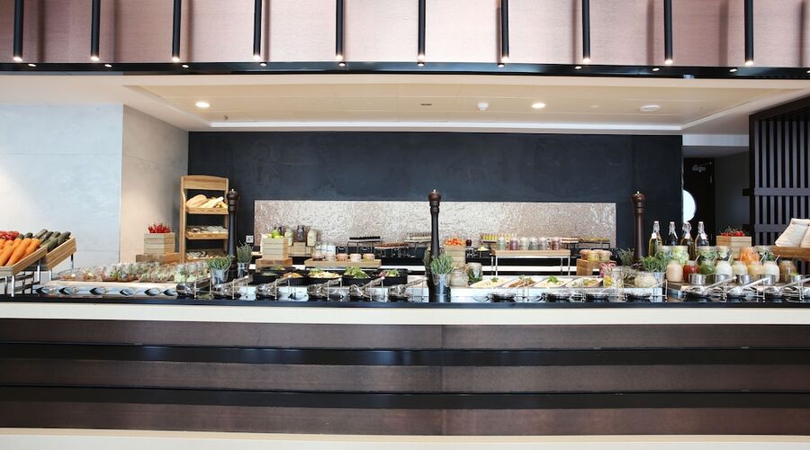4* Metropolitan Hotel Dubai vb.