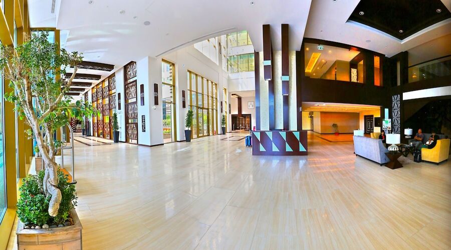 4* Metropolitan Hotel Dubai vb.