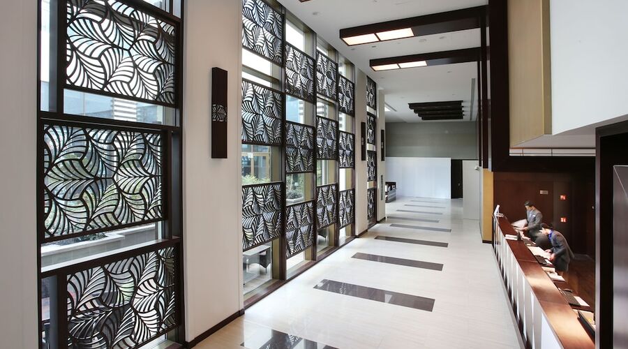 4* Metropolitan Hotel Dubai vb.