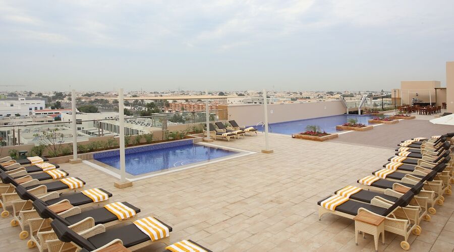 4* Metropolitan Hotel Dubai vb.