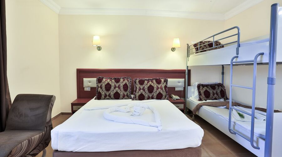 Club Familia Çeşme