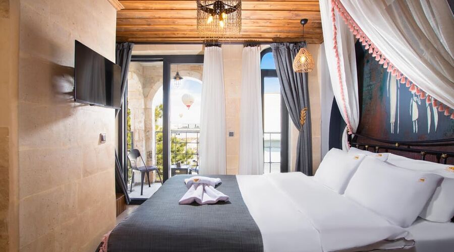 Alika Castle House