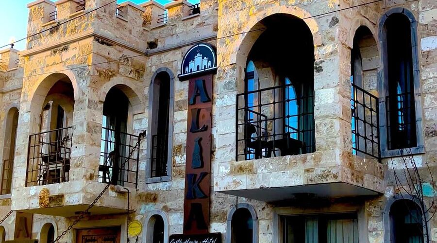 Alika Castle House