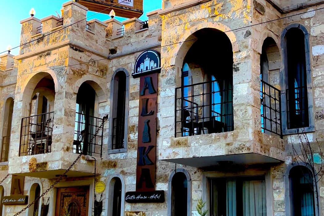 Alika Castle House